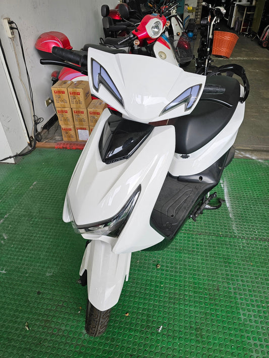 210 中古微電車(搭配全新鋰電池充電器)